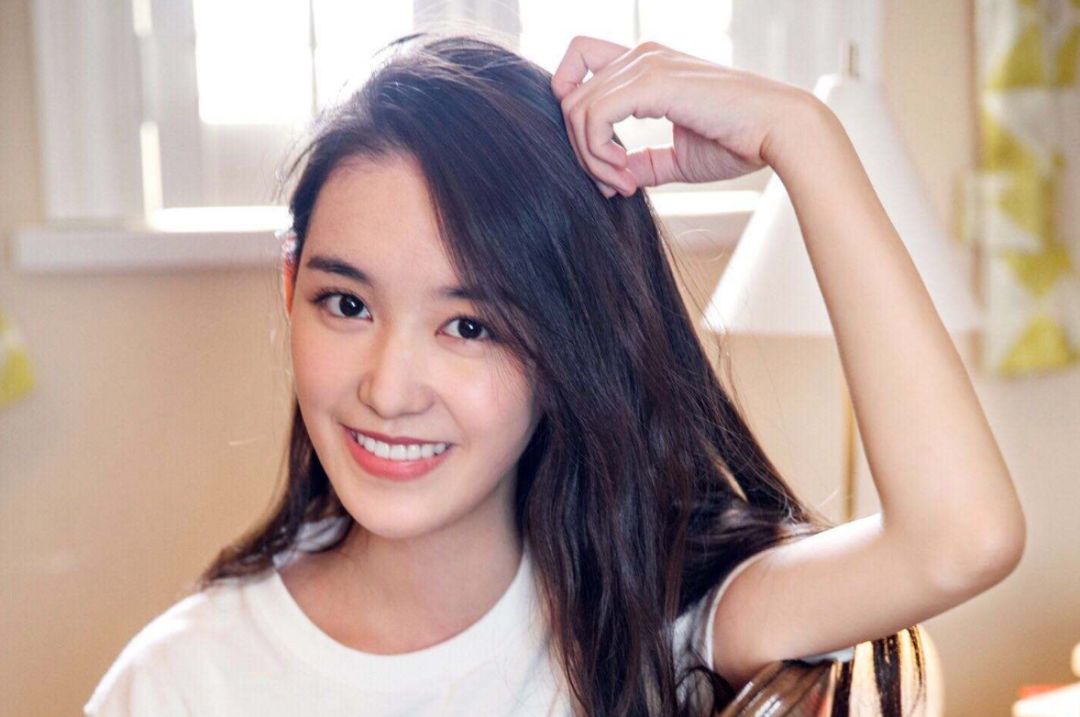 两大新晋国民闺女,一个演技炸裂太抢镜,她却因新剧太做作遭群嘲