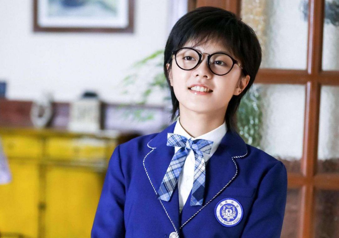 两大新晋国民闺女,一个演技炸裂太抢镜,她却因新剧太做作遭群嘲