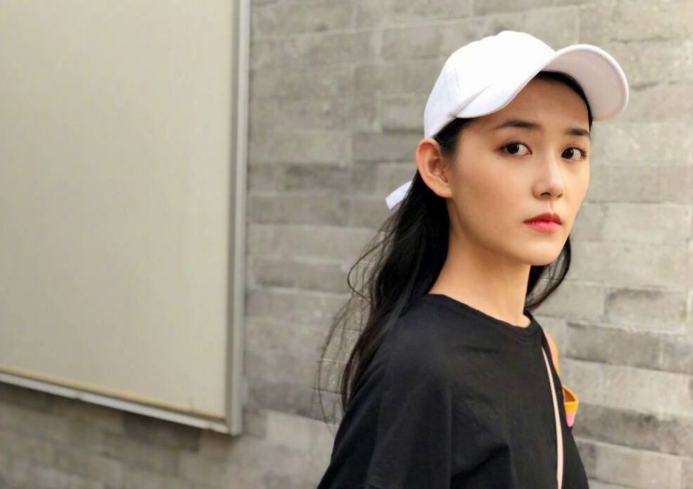 两大新晋国民闺女,一个演技炸裂太抢镜,她却因新剧太做作遭群嘲