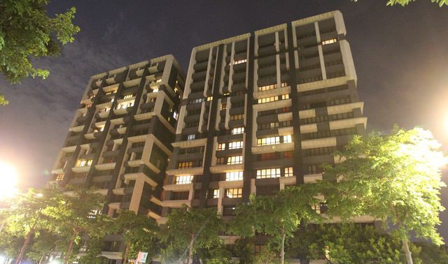 Selina深夜与妹妹聚餐,姐妹俩一同返家意外曝光其8000万新豪宅