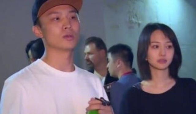 郑爽喊话想生三孩子,男友很尴尬,一恋爱就无脑的她又花式秀恩爱