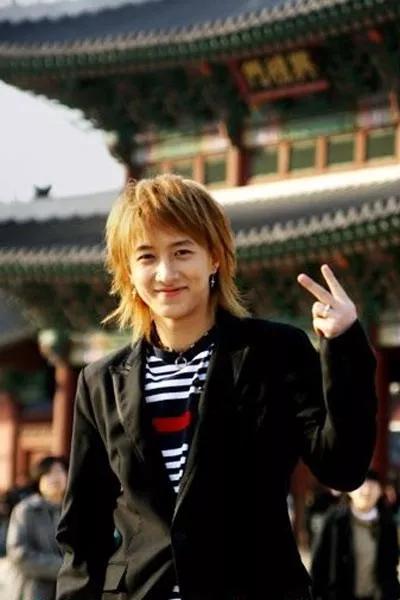 韩庚卢靖姗疑已结婚,曾比鹿晗吴亦凡还火的他,在低谷时遇到真爱