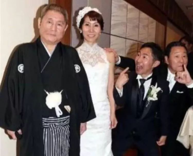 国宝级导演结婚40年屡次出轨,72岁终离婚,和小18岁女友共度余生!
