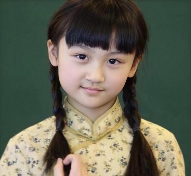 她13岁长胖演《花千骨》被骂,后留学5年没拍戏,今瘦成83斤变美