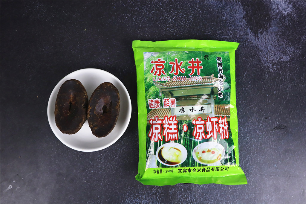 1袋粉,1碗黑糖,教你做网红凉糕,10块钱管够