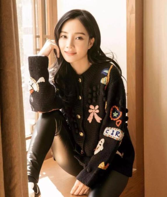 李小璐事业最低谷时,董璇一直陪伴着她,两人亲如姐妹