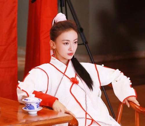 吴谨言版赵敏亮相,眼神坚定英气十足,却不比林允的周芷若惊艳?