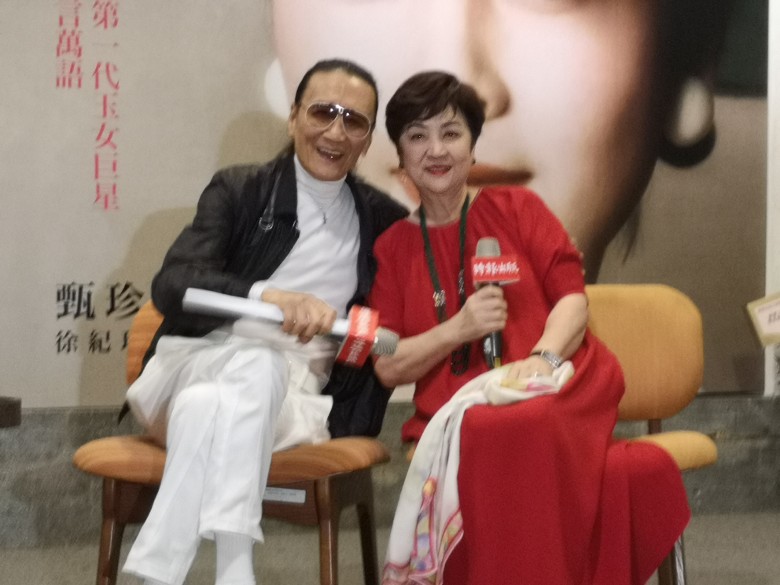 谢贤出面为离婚40余年前妻站台,当众亲吻表白:我永远爱你