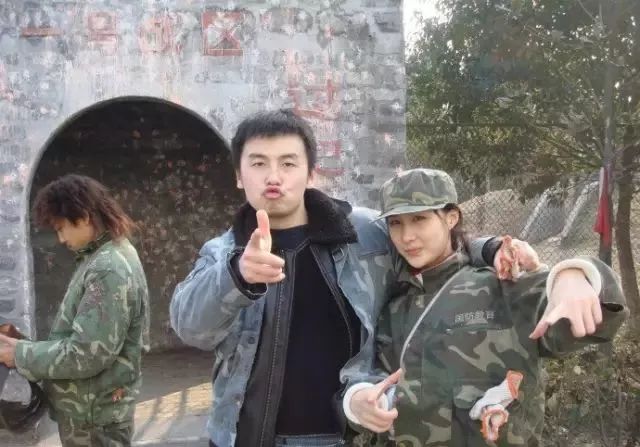 被拍到同喝一瓶饮料,雷佳音和佟丽娅到底是什么关系?