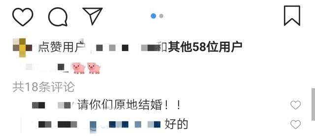 王菲女儿李嫣与闺蜜穿同款似双胞胎,两人玩下衣失踪,竹竿腿吸睛