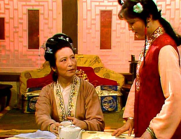 《红楼梦》里林黛玉为什么喊袭人为嫂子