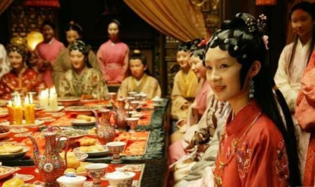 想让女孩喜欢你,先抓住她的胃,贾宝玉就是这么干的