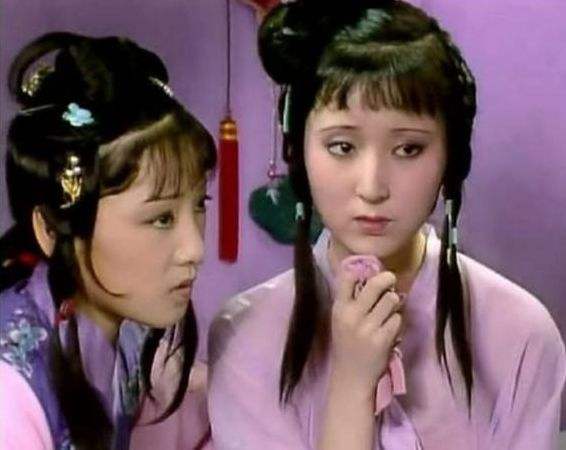 黛玉人缘不如宝钗?宝钗灰溜溜搬离大观园,众人的反应太真实了!