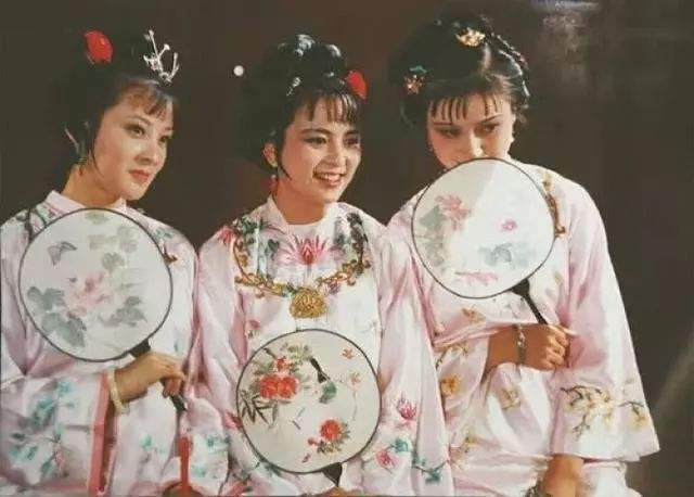 黛玉人缘不如宝钗?宝钗灰溜溜搬离大观园,众人的反应太真实了!