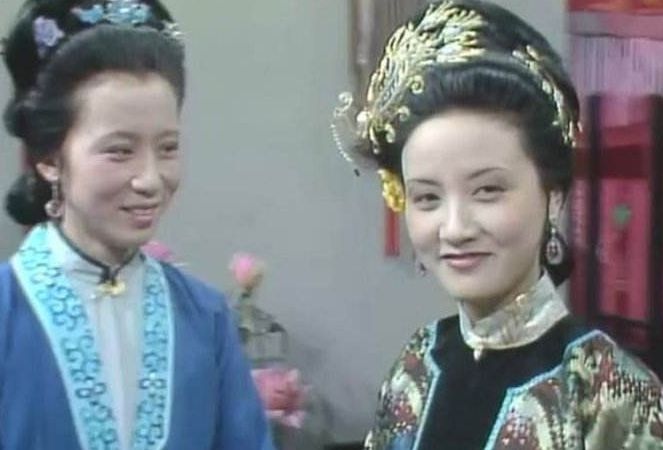 黛玉人缘不如宝钗?宝钗灰溜溜搬离大观园,众人的反应太真实了!