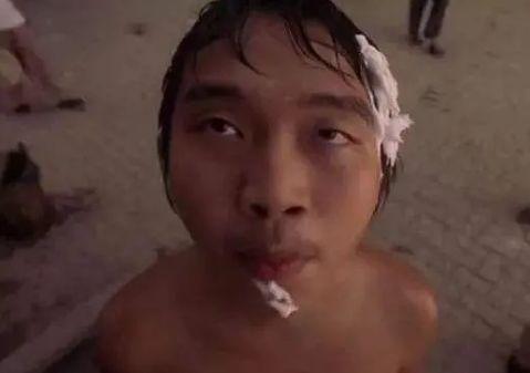 《花木兰》中文版预告引热议,男主角来头不小,撞脸半个娱乐圈