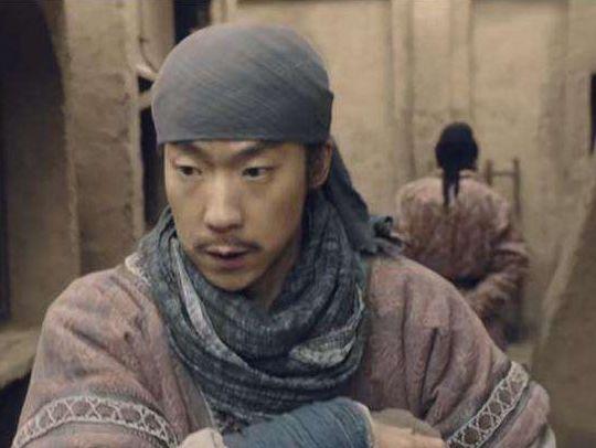 《花木兰》中文版预告引热议,男主角来头不小,撞脸半个娱乐圈