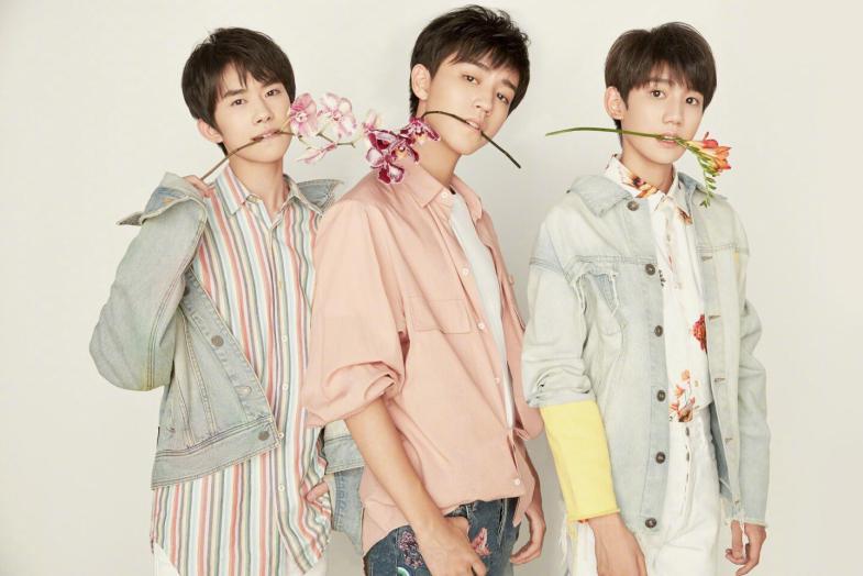 TFboys六周年大战拉开序幕,为什么网友都在骂李飞?