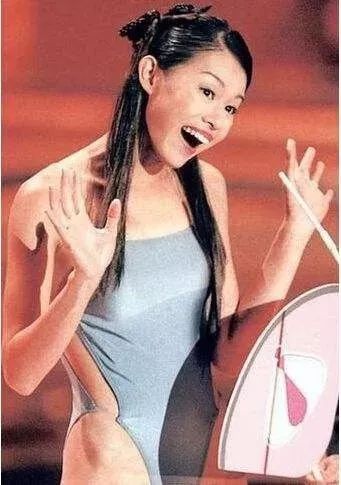 胡杏儿发文感怀出道20年,刚生二胎的她状态越来越好了!