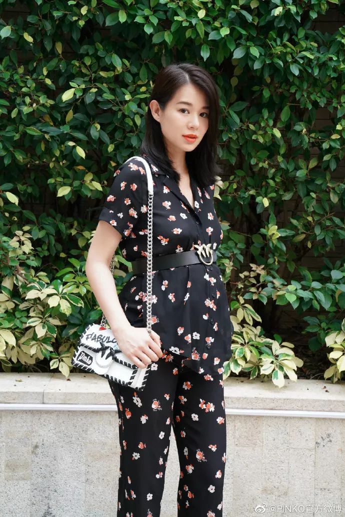 胡杏儿发文感怀出道20年,刚生二胎的她状态越来越好了!