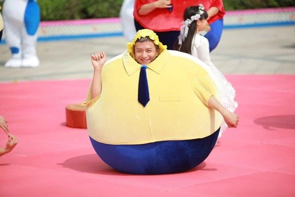 邓超为这部电影放弃《跑男》,从尬笑男神变催泪慈父,他赌赢了!