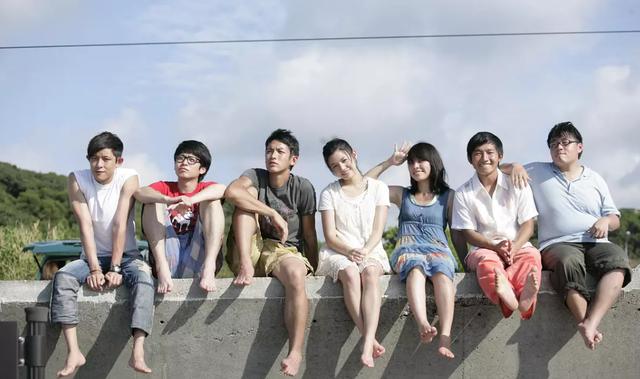 柯震东出席新作品发布会,全黑造型全程站C位,笑容满面不惧舆论