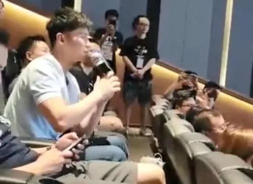 李亚鹏带女友和李晨约球秀恩爱,李晨努力甩情伤,状态恢复很轻松