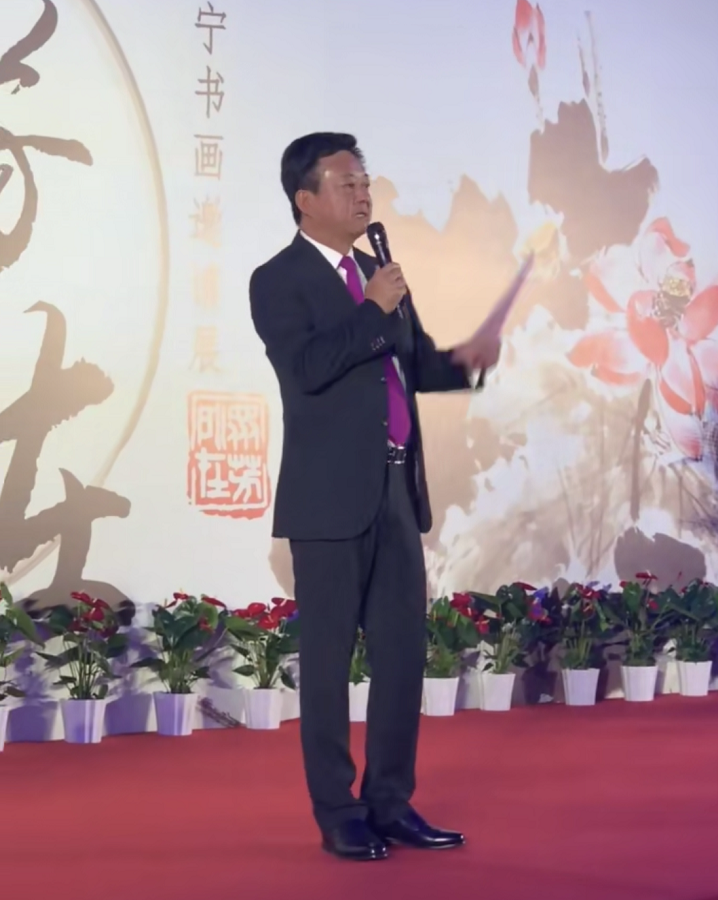 55岁朱军罕露面,穿着朴素接地气,神采奕奕一改以往颓唐苍老模样