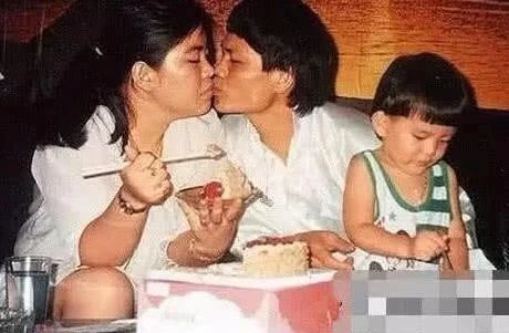他是最丑演员,妻子一夜败光上亿家产,儿子留长发化浓妆太夸张