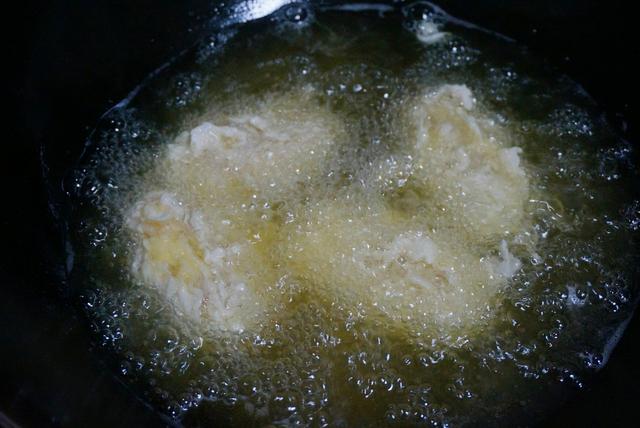 想要炸鸡翅金黄酥脆,方法很简单,食材家家有,好吃到忘记减肥