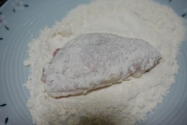 想要炸鸡翅金黄酥脆,方法很简单,食材家家有,好吃到忘记减肥