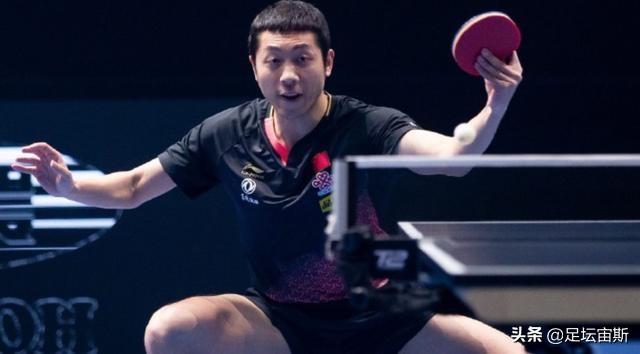 国乒世界第一4-2获季军!许昕一语令人心疼 全场观众为他欢呼鼓掌