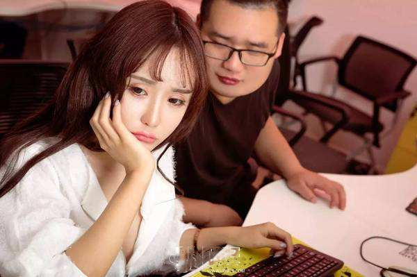 靠辅助行走江湖的女陪玩,不用carry也获得了一众主播的青睐!