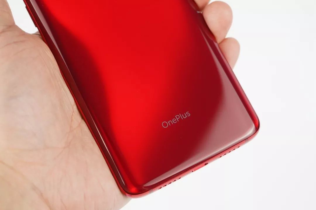 【评测视频】次旗舰大战 荣耀20 vs 一加7 评测(对比K20Pro)