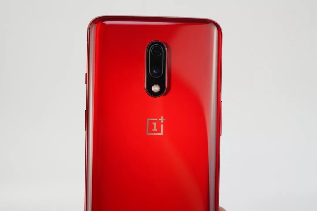 【评测视频】次旗舰大战 荣耀20 vs 一加7 评测(对比K20Pro)