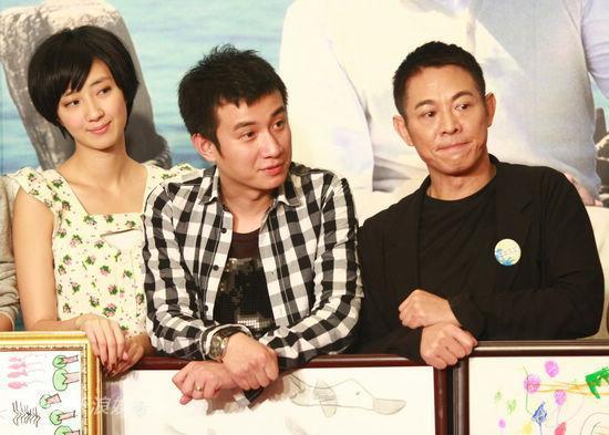 19岁入行,24岁被周杰伦一眼相中,凭一角一炮而红,今成了这模样