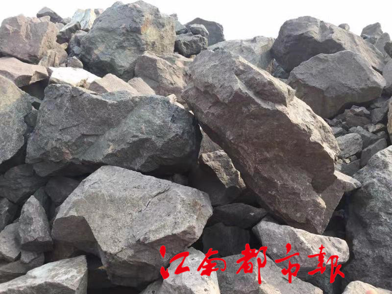 太赞了!铁路工人在碎石上绘就艺术之美