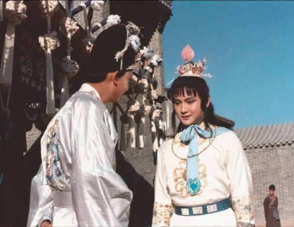 红楼梦里北静王真的暗恋黛玉吗?答案在这两处描写中