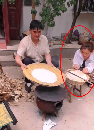 “大衣哥”为儿子办订婚宴,一改简朴作风超阔绰,见面礼用卡车拉