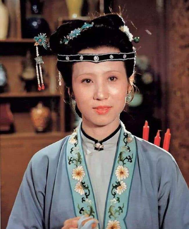 巧姐落难,李纨为何狠心见死不救?原因竟和王熙凤有关