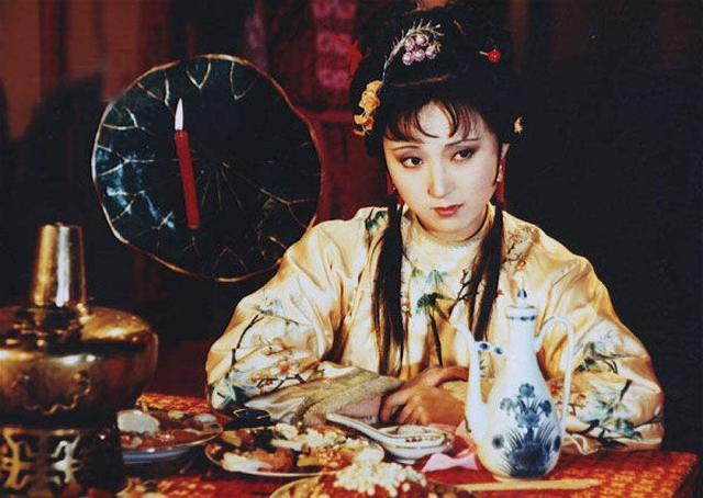 那个从未露面的千金小姐,因下嫁喜得良缘,生下一女儿众人皆知