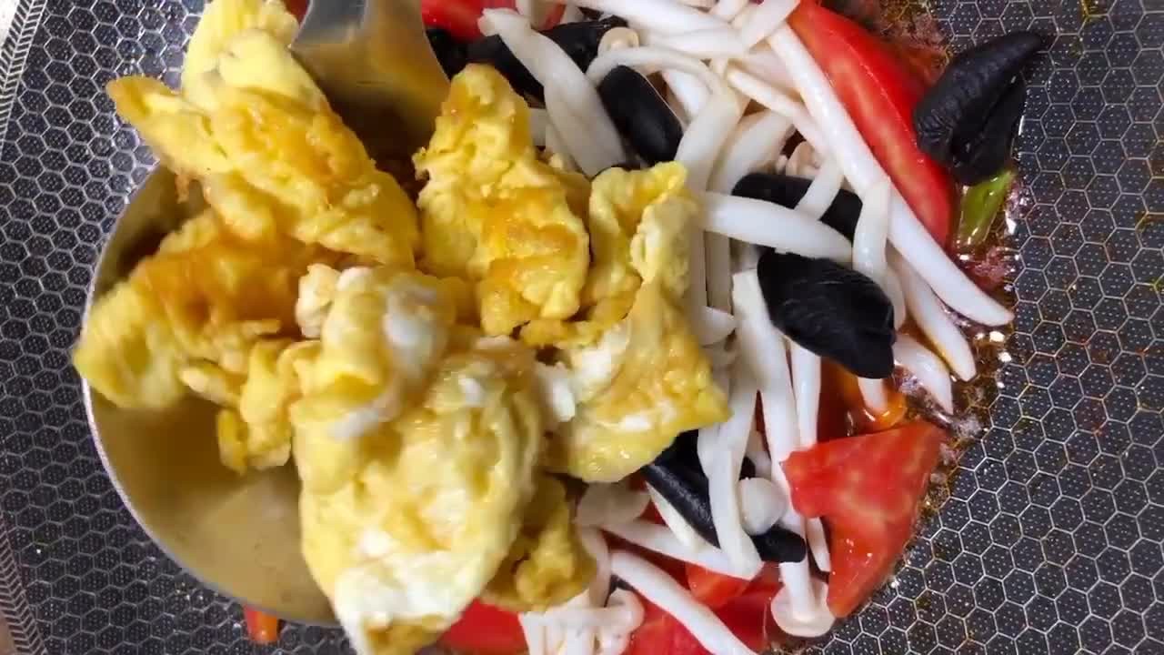 家常小炒菌菇炒鸡蛋,清淡味美营养全面,没有胃口的时候来试试!