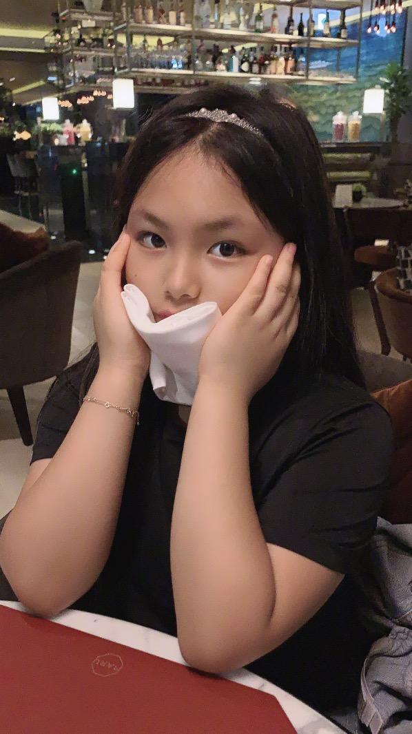 李湘晒女儿暑期新作品,王诗龄绘画功底扎实,才华洋溢
