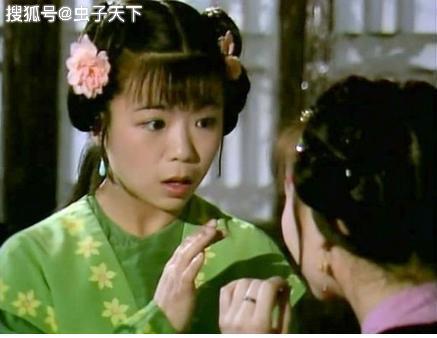 平儿的镯子丢了,王熙凤看见了吗?镯子是一对,为什么只丢一个?