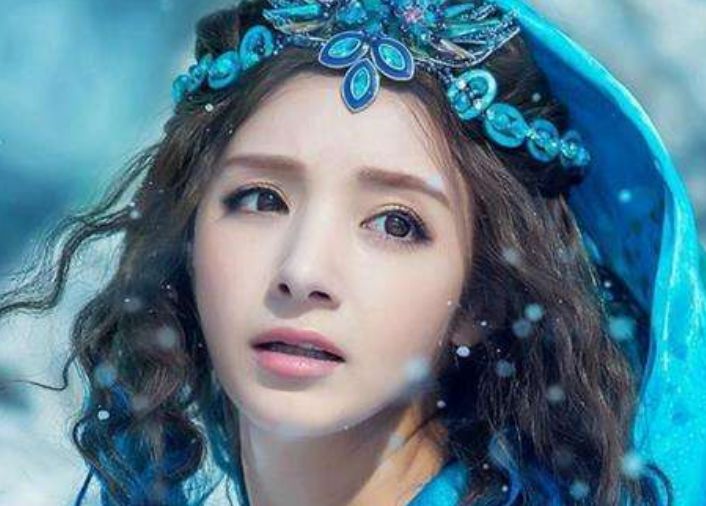赵本山儿子和女儿同框,美颜后眼睛大的不真实,网友:瞪得像铜铃