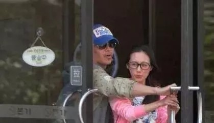 马伊琍和董璇都离婚了,佟丽娅可千万别有样学样