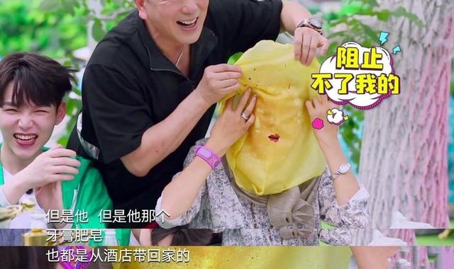 笑死个谁!倪萍吐槽张晨光秒变段子手:他家冰箱还有1994年的冻鱼