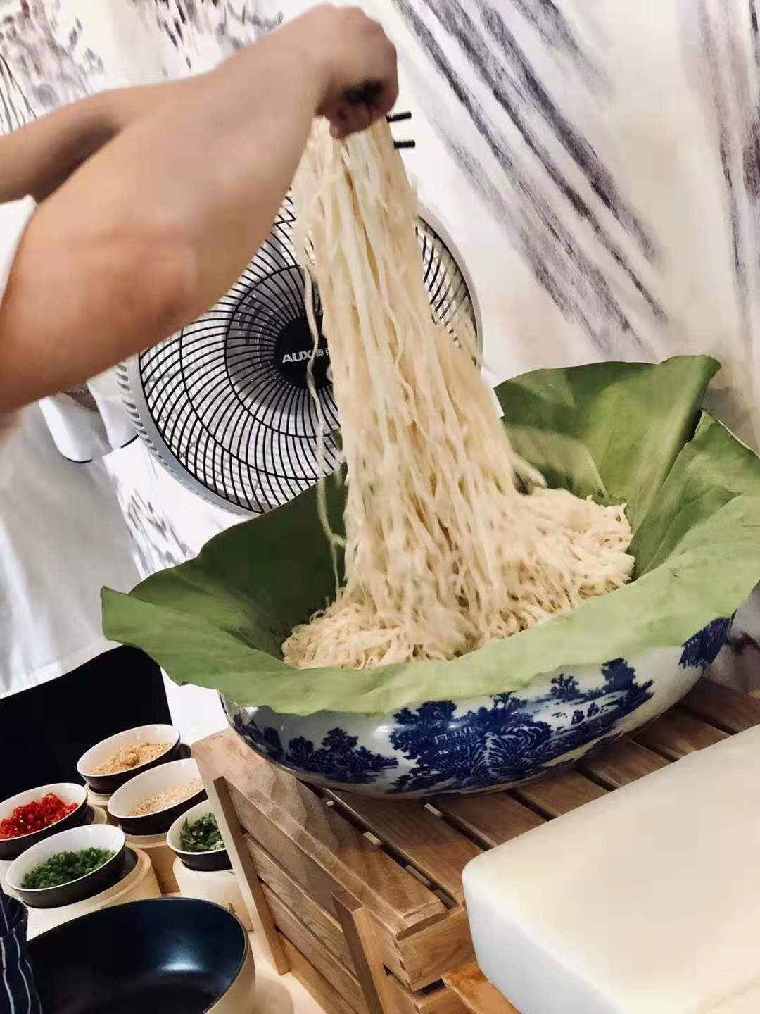 探店:芝麻酱拌一切?八月将至,老北京们都这么吃