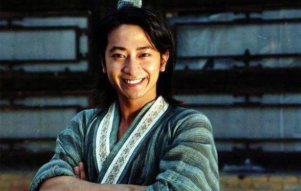 一首《爱的故事》红遍大江南北 多年后复出感谢粉丝爱了自己25年