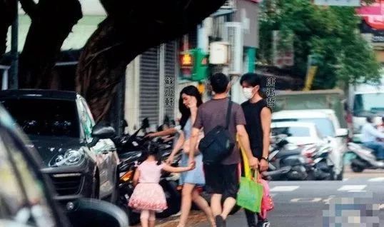 胡歌江疏影复合?郑凯苗苗在一起了?唐禹哲恋情曝光;老花针对小花?双女主争艳;童星竟是妈宝男